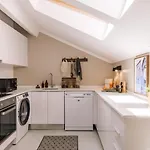 Adiri - 2 Bedrooms And Terrace In Bica * Lissabon