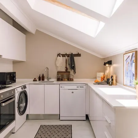 Adiri - 2 Bedrooms And Terrace In Bica * Lissabon